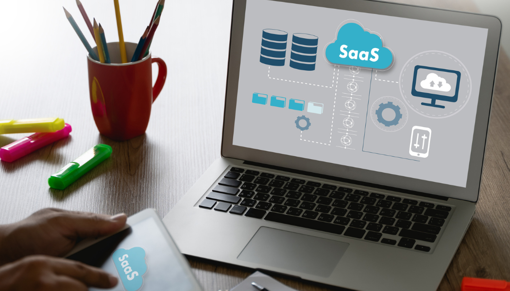 logiciel saas illustré sur ordinateur portable